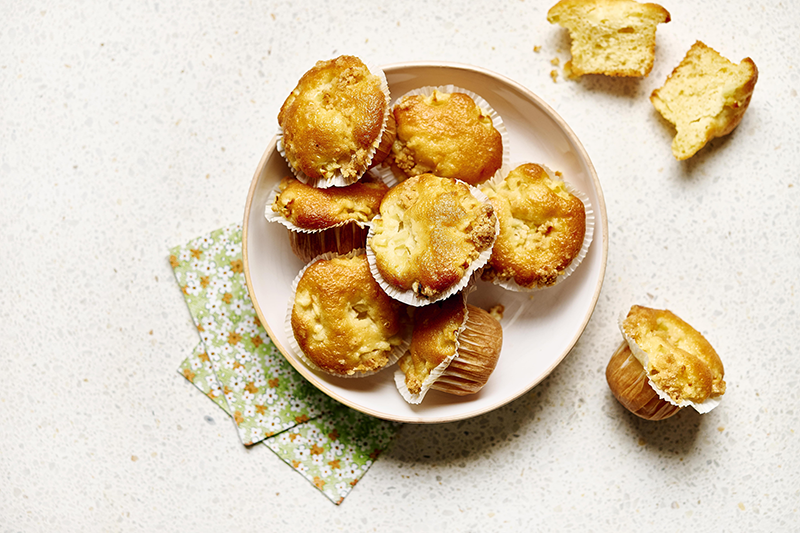 Organic* muffin with apples